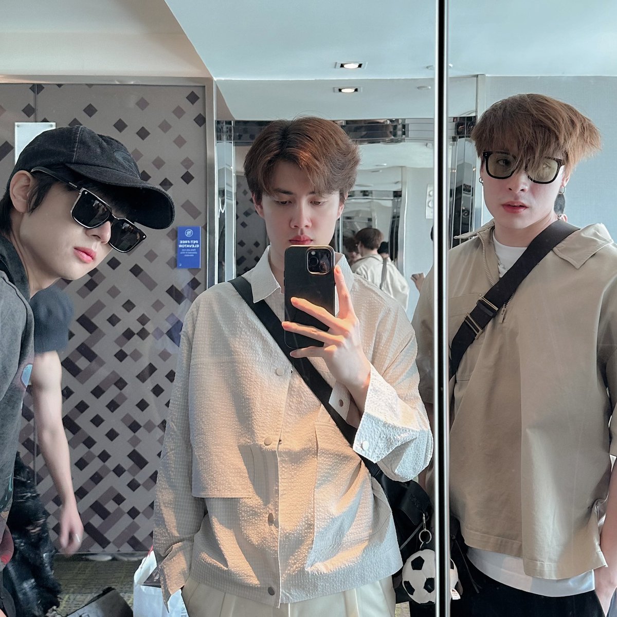 bb_benzalert's tweet photo. 3 สหายยยยย  in MNL 🐰🦊🐭 https://t.co/PPBEKlToEi