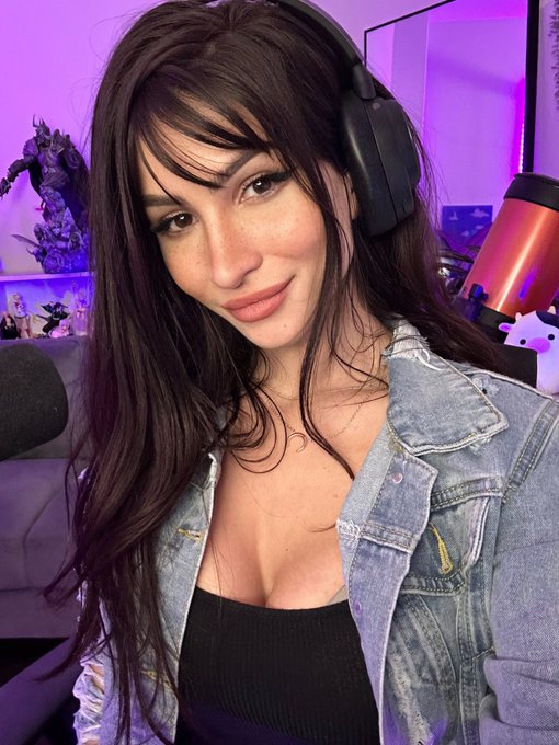 Live :)  More Elden Ring 😎🤟🏼 https://t.co/oHQbLm3wTi https://t.co/DauRYk8TS6