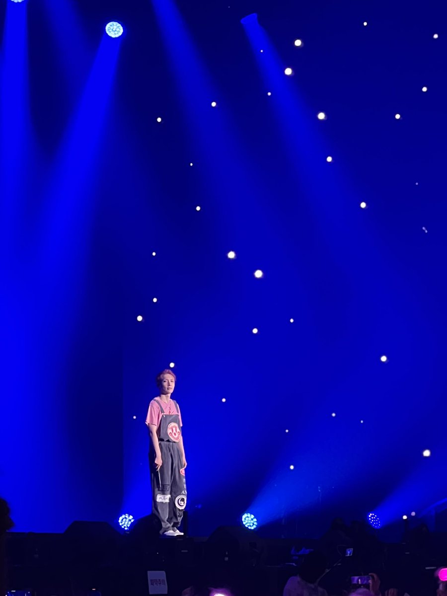 YixingIsLove's tweet photo. 씽이야 레이야 덕분에 심장이 두근거리는걸 정말 오랜만에 느꼈어
앞으로 계속해서 펼쳐나갈 대항해를 응원할게
오늘 공연도 화이팅❣️ https://t.co/Na5wPKbXP3