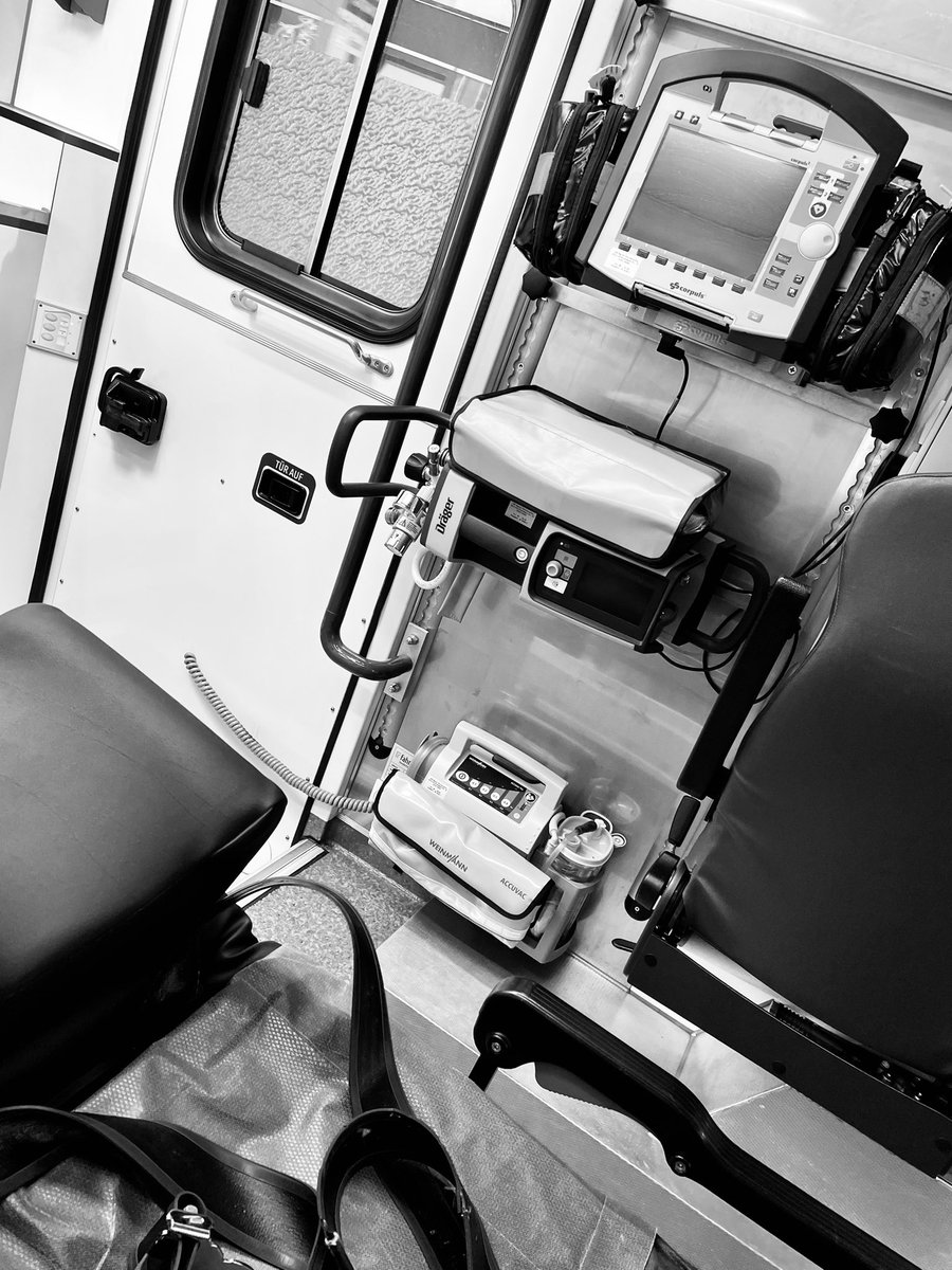 DynamicSCT's tweet image. My view for the last month, putting big hours in (60+ per week) with ambulance crews to expand my 1st aid skills outside of the orthopaedic injuries I see every day in my normal work. 
1 day old to 100 years, accidents, illness, mental health emergencies it’s been an adventure