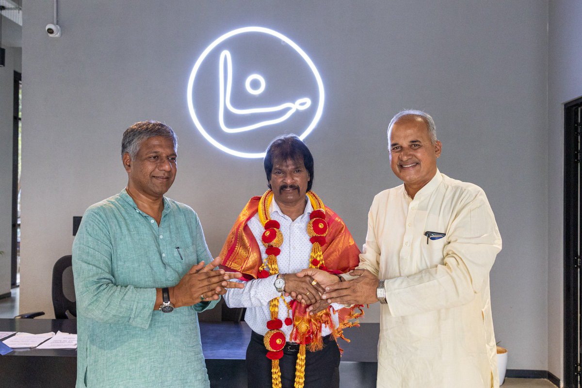 It’s our pleasure and honour <a href="/BelladArvind/">Arvind Bellad</a> sir MLA HUBBLI DHARWAD West constituency to host u <a href="/lakshyanacademy/">Lakshyan Academy of Sports</a>   We r very grateful for ur visit and encouraging words and also discussed regarding sports infrastructure. <a href="/dhanrajpillay1/">Dhanraj Pillay</a> <a href="/LYASHICA29/">L. YASHICA</a>