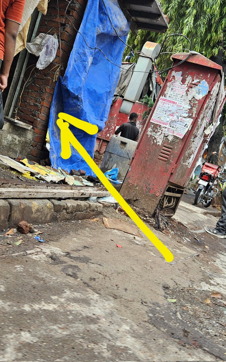 citizen1819's tweet photo. .@mybmcWardS this illegal construction has encroached the already small footpath.

Kindly take action before this becomes permanent @mybmc 
@MNCDFbombay @Kanjurinfo 

Location - Near Hanuman mandir,Next to Gopalas hotel , LBS road,Kanjur marg west https://t.co/qOhigufv7n