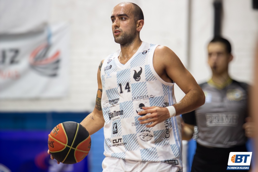 BasquetTotal's tweet photo. #DTAxBT | "ATENAS ES UN GRANDE Y ESO LO SABE TODO EL BÁSQUETBOL"

Viniendo desde el banco, Mateo Pose fue una de las figuras de Atenas en la victoria ante San Telmo RS. Tras el encuentro BT charló con el alero.

📝@JRodriguezRey 

👉https://t.co/GFEusBIT0l https://t.co/K4nUidBiNs