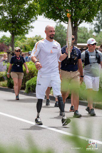 CEM_AAE's tweet photo. Quelle fierté de voir Cyrille Chahboune, ancien CPA 10 blessé en Irak en 2016, porter la flamme olympique à Orange pour les #JOP2024. 🇫🇷

Bravo Cyrille pour ton parcours exemplaire et cet honneur que tu portes avec dignité en te préparant pour les Jeux Paralympiques. https://t.co/Pjfd8zszg7