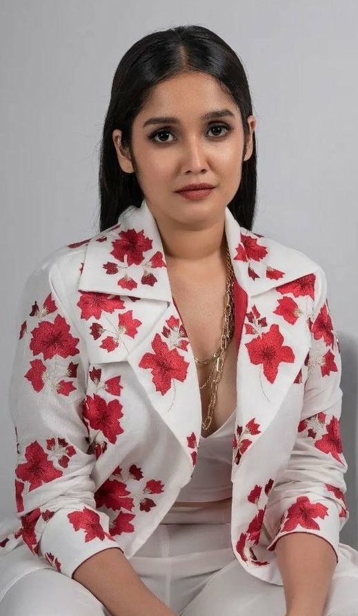 GQvMzrxWcAAiVhe?format=jpg&name=900x900