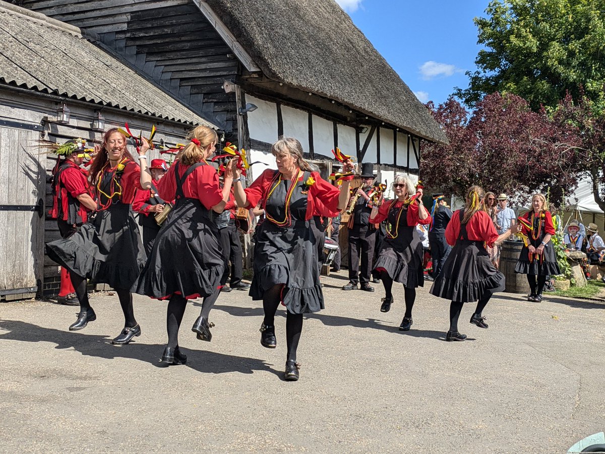 Pebworth Morris Men (@pebworthmorris) on Twitter photo A few pics <a href="/TheFleeceInn/">The Fleece Inn, Bretforton</a> from the Evesham National Morris Weekend <a href="/FlagAndBoneGang/">Flag and Bone Gang</a> Sheffield City <a href="/IMSG_morris/">IronmenSevernGilders</a> <a href="/MorrisFed/">Morris Federation UK</a> @TheMorrisRing <a href="/Tradfolketc/">Tradfolk.co</a> <a href="/TheEFDSS/">EFDSS</a> A few pics <a href="/TheFleeceInn/">The Fleece Inn, Bretforton</a> from the Evesham National Morris Weekend <a href="/FlagAndBoneGang/">Flag and Bone Gang</a> Sheffield City <a href="/IMSG_morris/">IronmenSevernGilders</a> <a href="/MorrisFed/">Morris Federation UK</a> @TheMorrisRing <a href="/Tradfolketc/">Tradfolk.co</a> <a href="/TheEFDSS/">EFDSS</a>