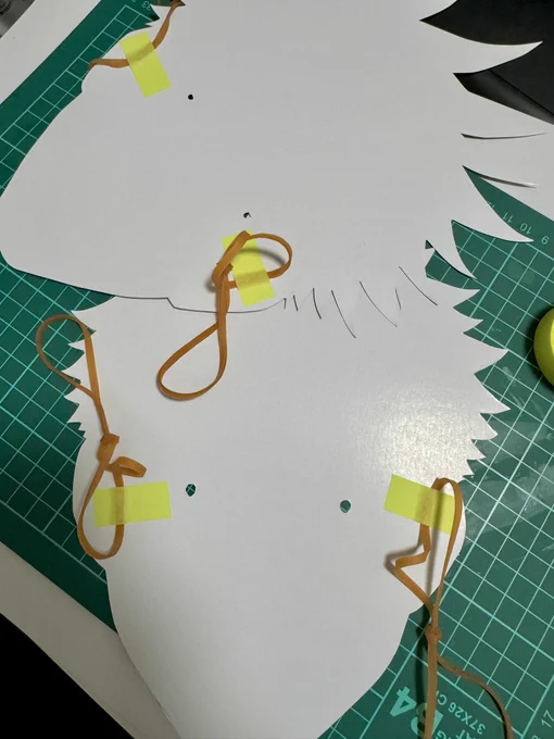 私が何を作っていたかというとこれをこうしてこうすることで当日「壁サーの伏くんという事実」を生むためのアレだったんですが、キ●コーズの印刷方式がパック式(1〜10枚数まで印刷しても同額)になっていて無駄に(チキって8枚)刷ったため、当日の無配に、このめちゃ良い用紙の顔が数部あります。 