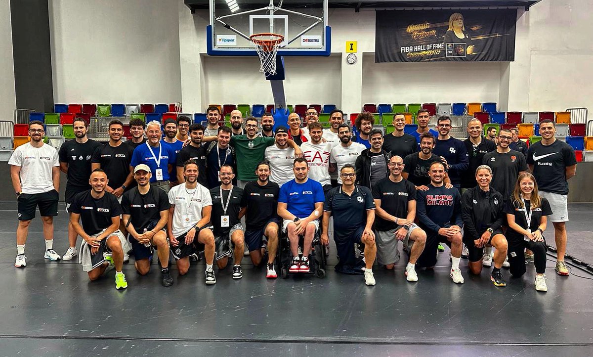 iltorres84's tweet photo. Italian Class 🇮🇹 
4th ESCCA Summit 2024 Prague
See you soon 👊🏼🏋️‍♀️
#strengthandconditioning #basketball https://t.co/MCgpF2yjvX