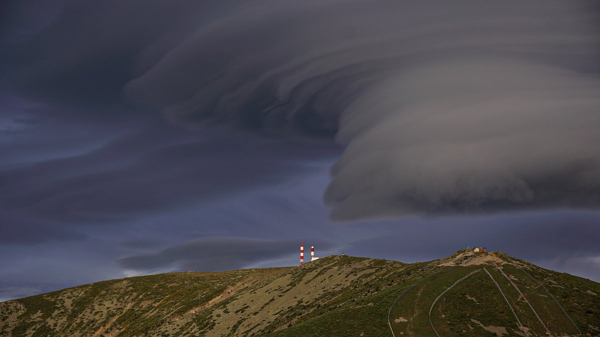TFCanadas's tweet photo. Las espectaculares nubes lenticulares de ayer😍 https://t.co/cBJx5c20k2