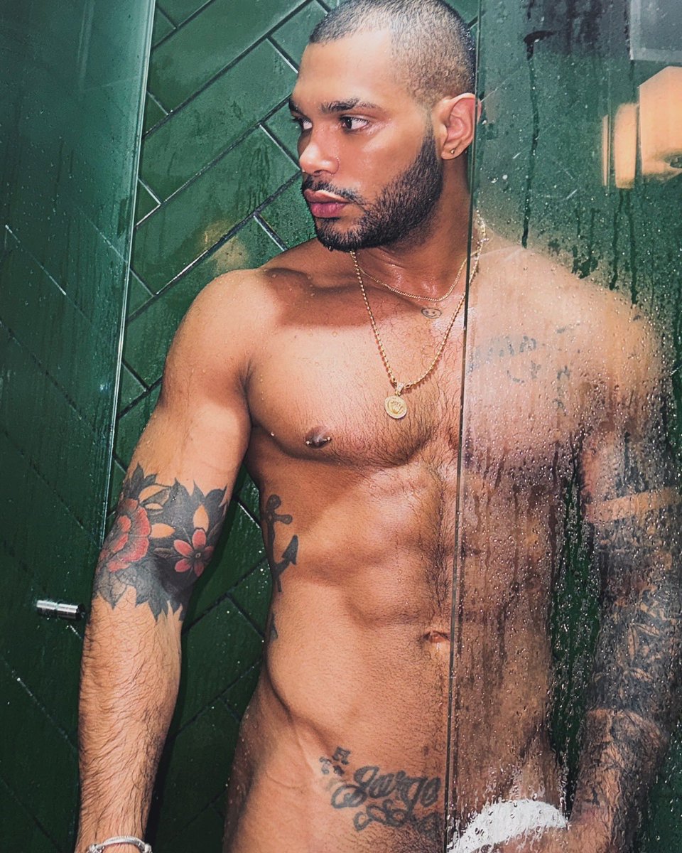 Ey mor, me ayudas a ducharme ?