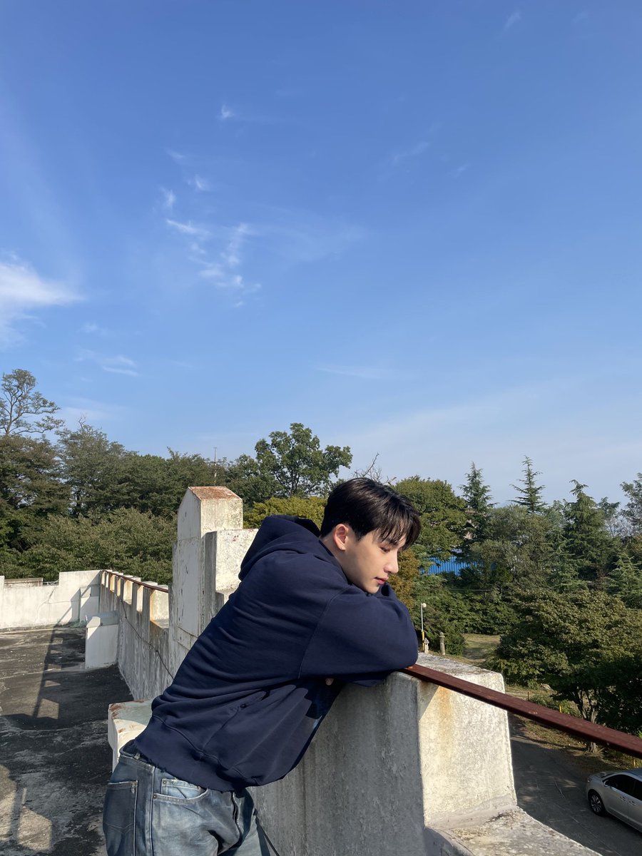official__wonho's tweet photo. 위니들 700만 고마워 💙💙 
Thanks to wenee 

#원호 #WONHO https://t.co/XQk2F5KmXS
