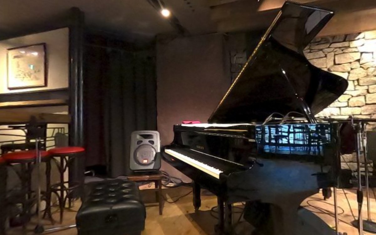 ringochan_417's tweet photo. ジャケ撮地でのライブ映像が本日公開
https://t.co/iE5dAwO0YU

若井優也トリオ「Will II」https://t.co/vQJM0i38qw
#若井優也 (p)
#楠井五月 (b)
#石若駿 (ds)
てく乃 黒猫堂 (Ph) #椎名林檎 
🕶️GUCCI GG1237SA

渋谷公園通りのBODY&amp;SOUL (Apr. 11th, 2024)
https://t.co/PoXpPBYzg5 https://t.co/Ca2wy35Qbe
