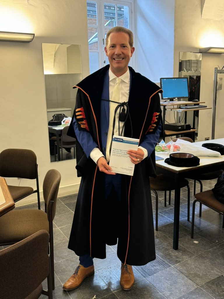 Warmest congrats to new Dr <a href="/WigardKyra/">Kyra</a> for brilliant PhD defence <a href="/KU_LeuvenLCPL/">Leuven Centre for Public Law</a> with <a href="/gleiderignacio/">Gleider Hernández</a> <a href="/VeronikaFikfak/">Prof Veronika Fikfak</a> falsifying stereotypes about role of legal tradition in decision-making of int judges and showing relevance of int institutional culture