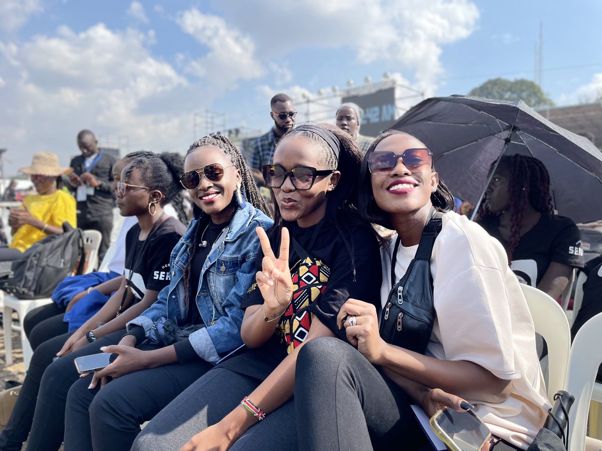 powerfmuganda's tweet image. Love family, we see you! 😎🙂‍↕️

#Big40
#Watoto40
