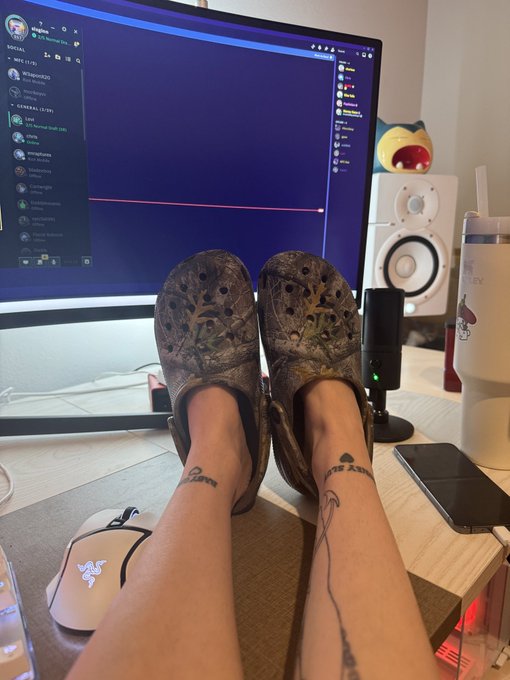 Got new crocs hehe https://t.co/MTuMt4zPDs<a href="/tag/mvsales"class="tags"><span>#mvsales</span></a>