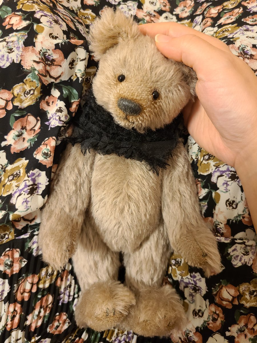 加藤文目さん <a href="/ayameya_doll/">ayame</a> のベアちゃん💕どストライクな、お顔に色味にスカーフ(？)にしっくりくる重みとプニれるお腹、の正統派美形。すっごい好きです!!!!
いい子にしてます💪