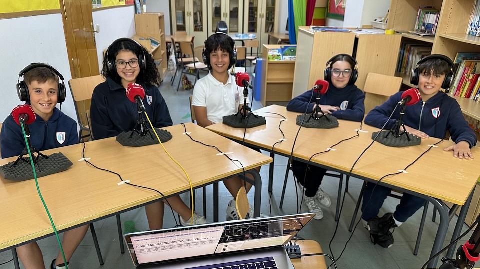 🎙️<a href="/virgen_remedios/">Virgen Remedios</a>, #ColmenarViejo
📌Concurso sobre geografía de ficción con <a href="/davortuno/">David Ortuño</a> 
📌Hablamos de los cambios con <a href="/AliciaPuenteC/">Alicia Puente</a> 
📌Nos reímos con las ideas de François en la cocina
telemadrid.es/programas/la-r…