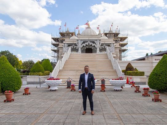 Thank you <a href="/NikmehtaFCDO/">Nik Mehta</a> for visiting #NeasdenTemple. 

It was a pleasure to have you with us and to hear your insightful and inspiring experiences. 

We wish you all the best in your posting as British High Commissioner to Singapore. 🇬🇧 🇸🇬