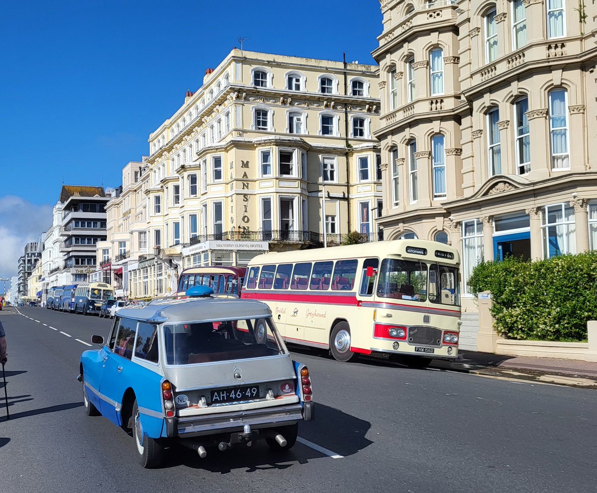 #royalbluerun24 Coaches have assembled in sunny Eastbourne for the start of Day 3. See our long distance coach run as it passes through #Lewes #Brighton #Worthing #Guildford #Farnham #Basingstoke #Newbury 👉tvagwot.org.uk
