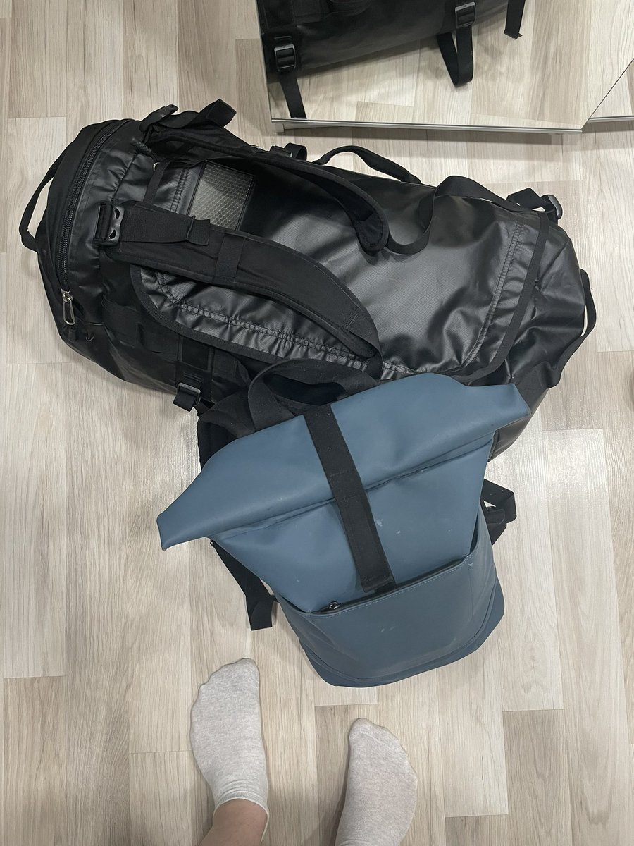 nohwnd's tweet image. Just what a guy needs for a four day trip:
one toothbrush
two pairs of socks, 
two pairs of boxers, 
and 48 T-shirts

#pspester
#powershell
#psconfeu