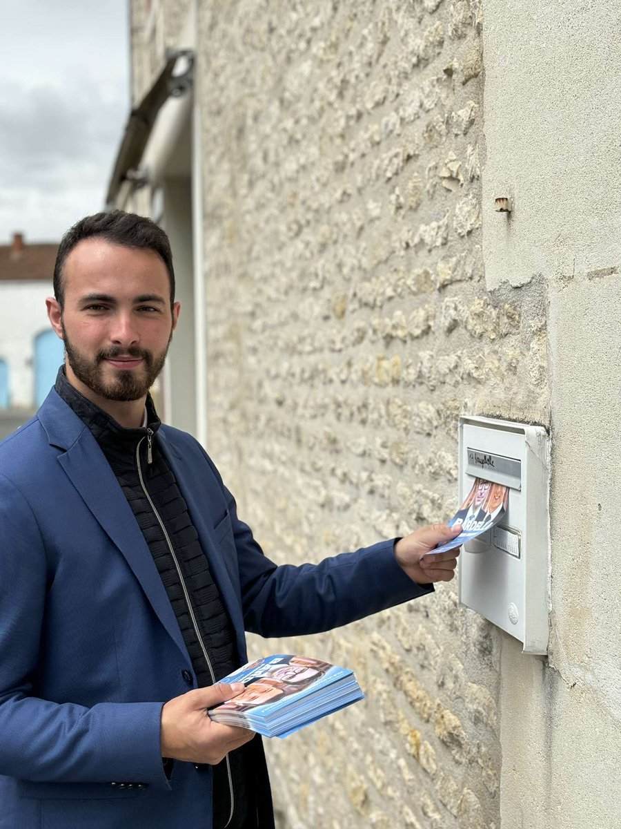 matthieurobinrn's tweet image. Hier, j’étais présent à #Matha avec notre candidat @StephaneMorin_ aux élections législatives pour du boîtage sur la merveilleuse commune de @noah_nolf17 🇫🇷!