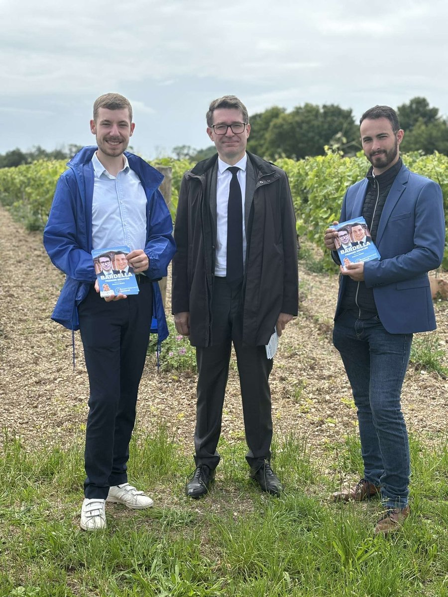 matthieurobinrn's tweet image. Hier, j’étais présent à #Matha avec notre candidat @StephaneMorin_ aux élections législatives pour du boîtage sur la merveilleuse commune de @noah_nolf17 🇫🇷!