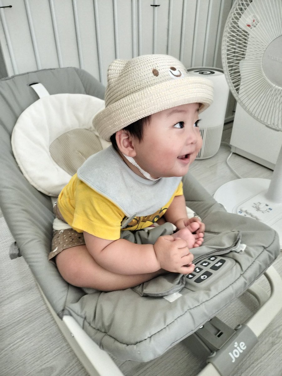 AkumaYun's tweet photo. 生後8ヶ月のムチムチboyは毎日大騒ぎ🙂 https://t.co/Cih7yIqc1O