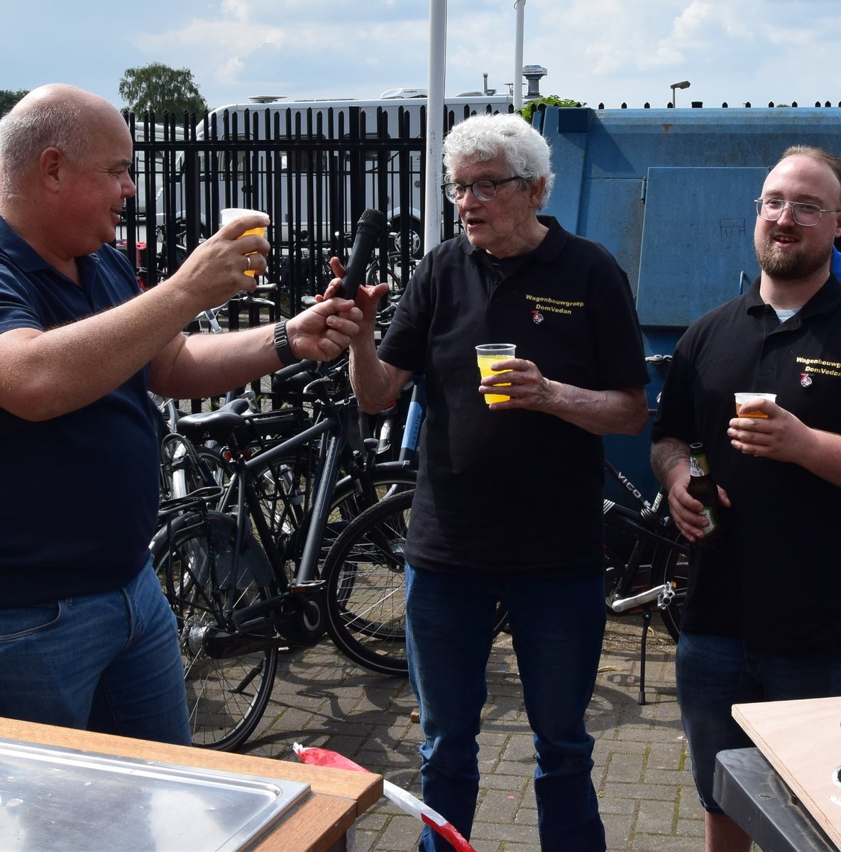 Optochtlegende Johan Harperink moet vanwege gezondheidsredenen na 61 jaar aan de optocht te hebben deelgenomen, stoppen als wagenbouwer. 
Meer Schoolfeestnieuwtjes op goorsvictorie.nl. 
#gsf24 #johanharperink #optocht #wagenbouwer #schoolfeestgoor