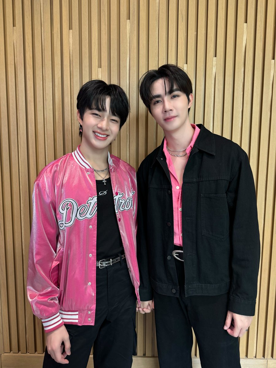 DomundiTV's tweet photo. พบกับ “ซี” @zee_pruk และ “นุนิว” @CwrNew ได้ในงาน BRIGHT x EVEANDBOY “So Bright Baby with Zee NuNew” ✨️

ฝากส่งกำลังใจให้ซีและนุนิวด้วยนะคะ 🫶🥰

#BBEBxZeeNuNew https://t.co/tWvPUlsKOv