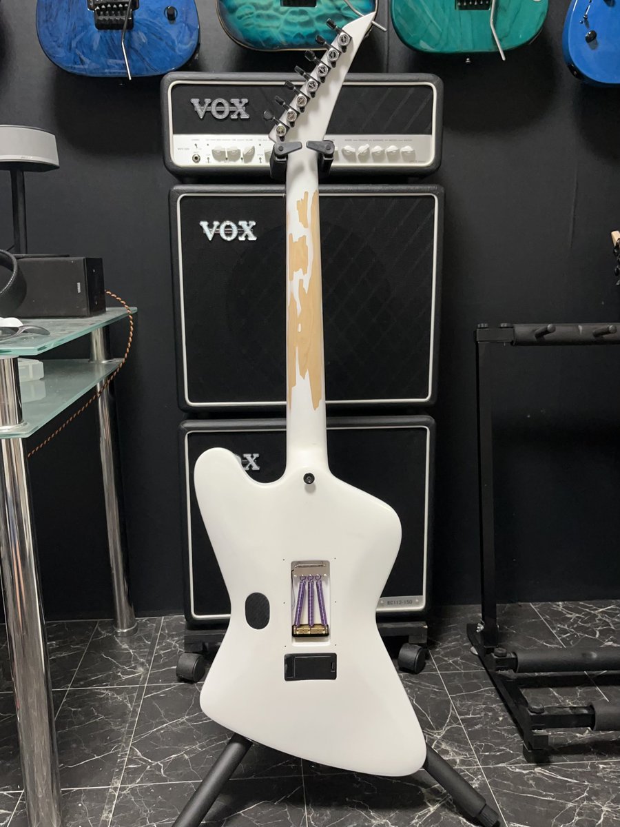 dkemg's tweet image. RRV7弦改　ロビンバード完成しました！

#RobbinCrosby 
#Ratt
#Firebird 
#Jackson