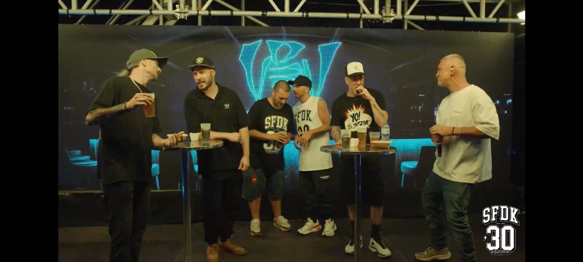 Que bonito fué ayer <a href="/yozatu/">Zatu Rey</a> y ver a Lírico fué cojonudo! #30AñosSFDK GRACIAS Y VIVA EL RAP EN ESPAÑOL QUE DE COLOR MIERDA LO TIÑES.