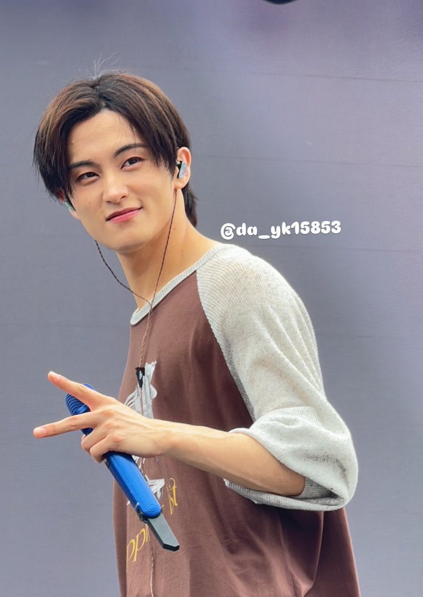 LOOKSMKL's tweet photo. mark for soundcheck today https://t.co/b6vi0XYcir