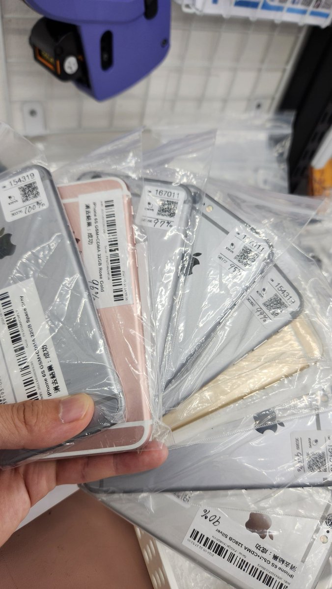 iosys_tenjin's tweet image. 💪💪💪💪大量入荷💪💪💪💪

「レトロな写真が撮れる！」ということで韓国やSNSで人気沸騰中の iPhone6s と 初代iPhoneSEといった「レトロiPhone」達が大量に入荷されました！
バッテリー状態が良さげな端末が多いのでお求めの方はお早めに～( ≖ᴗ≖​)ﾆﾔｯ

#イオシス天神店 #iPhone6s #iPhoneSE
