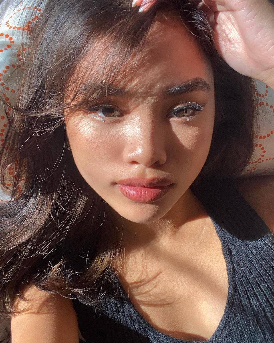 jsjsjs0004's tweet image. Thank u for blessing my room with a good lighting 😂