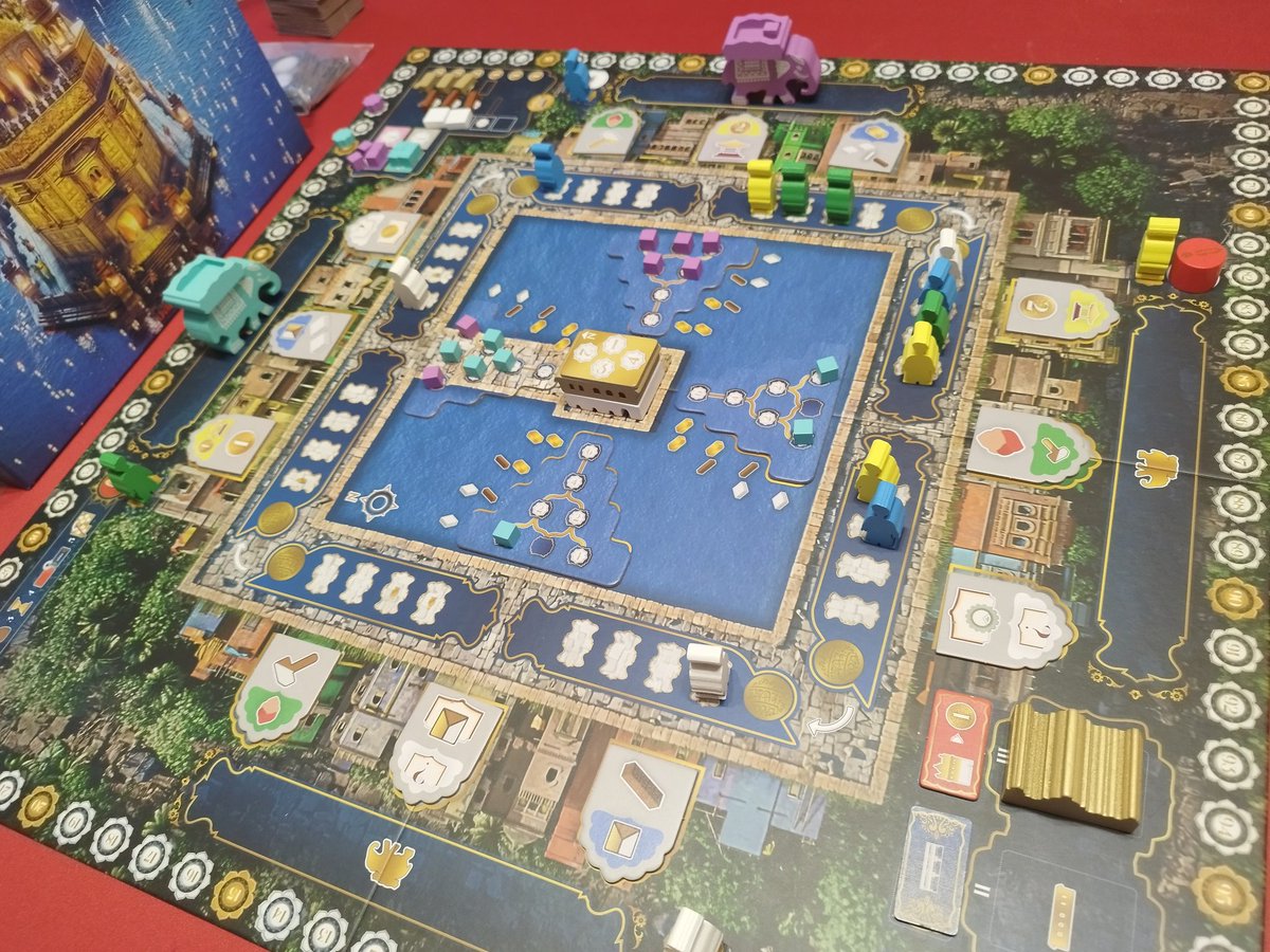 #Amritsar 🕌 ayudando al marajá 👳 Ranjit Singht, a reconstruir 🏗️🧱 el Templo Dorado de la India. Gran juego de auditoría Española 🇪🇦, con mecanismo principal del mancala, uno de mis preferidos 😊🤌 <a href="/Ludonova/">Ludonova</a>