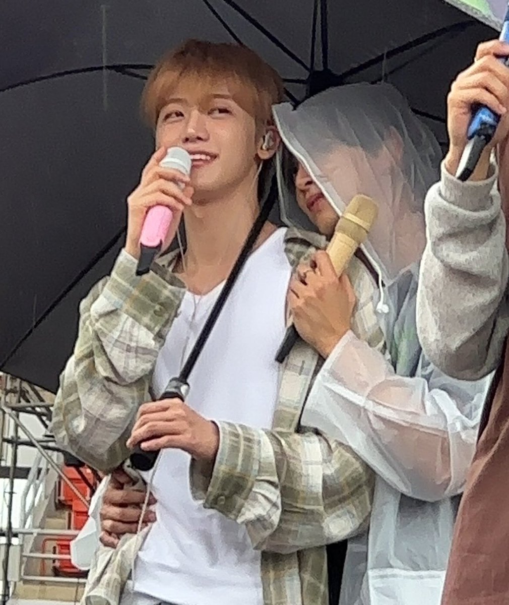 HAECHAN'S HANDS ??!! 😭