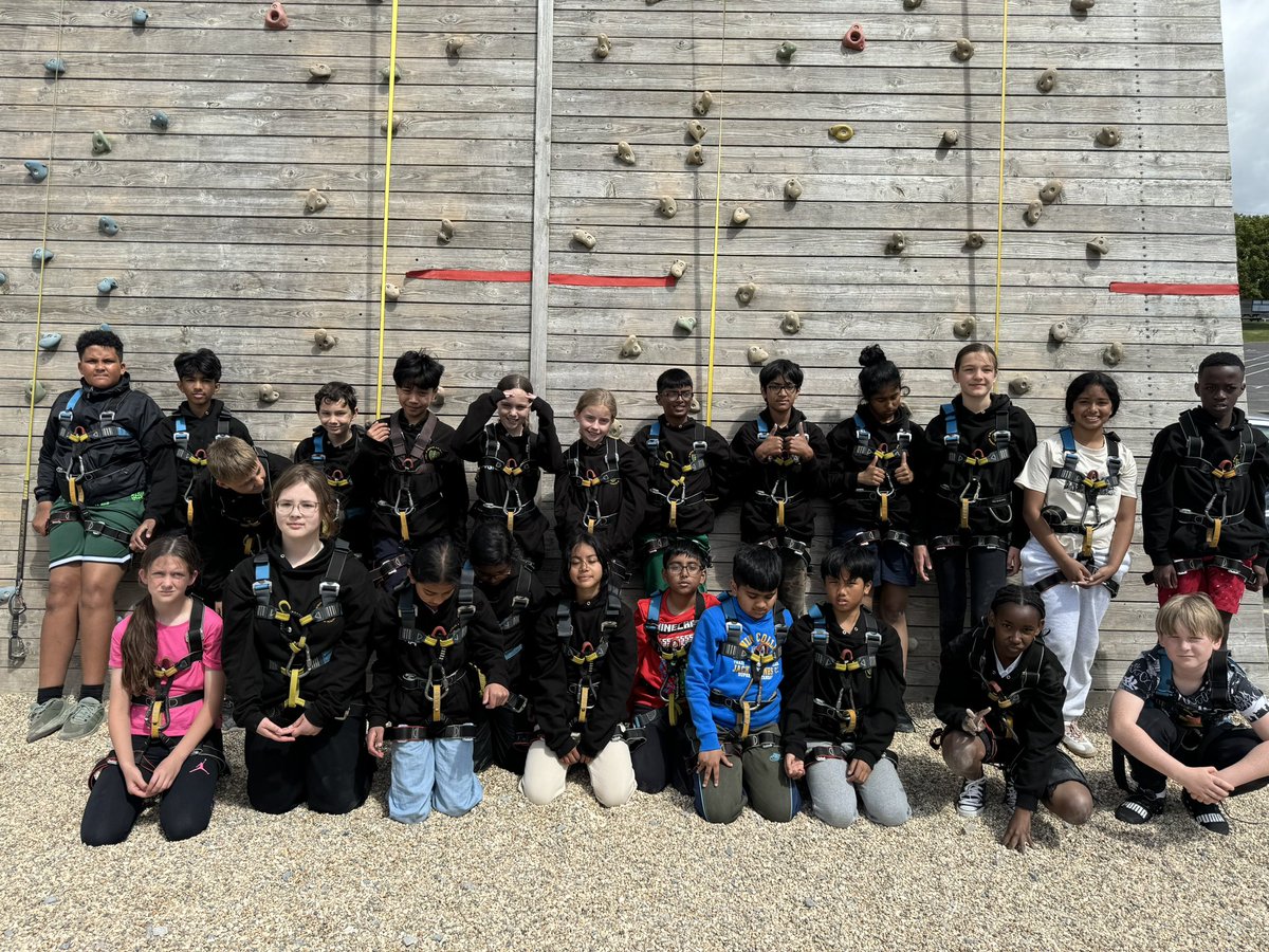 STMM20's tweet image. Good morning from a warm Osmington Bay.  Much excitement for Dragon Boating 🛶 this morning. First stop breakfast🧇🥣
#TeamChallengeAhead
#FuelForTheDay
#SundayFun