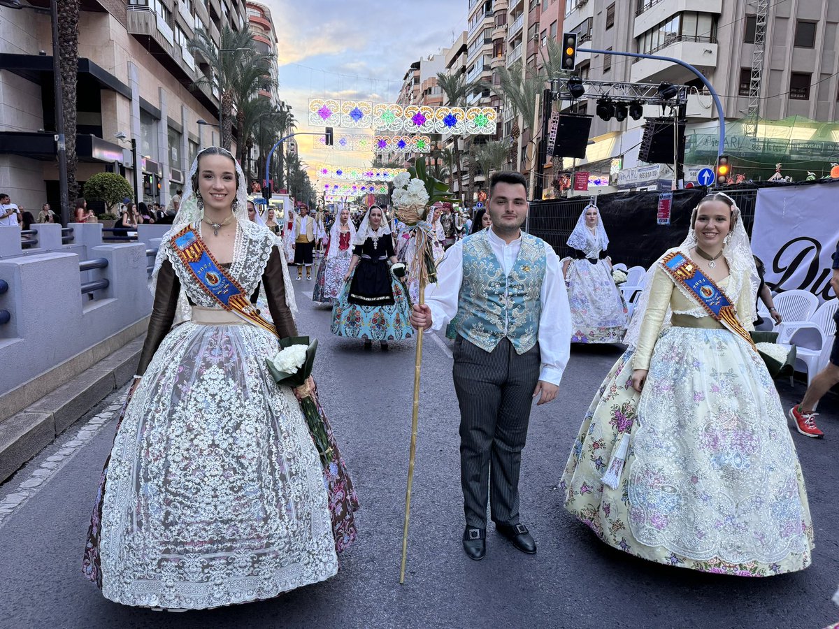 FallaCTarancon's tweet image. Ofrena a la Verge dels Remeis i agermanament amb la Foguera Alacant Golf