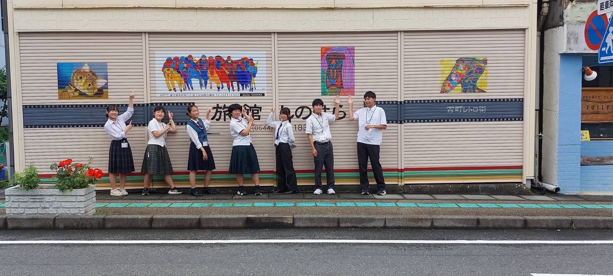 FHSC_20160208's tweet photo. 富士宮高校会議所は、シャッターアートオープニングセレモニーを開催しました。
#富士宮高校会議所
#シャッターアート
#atelierQUOKKA
#SDGs3
#持続可能な社会 https://t.co/pEG8tTuLCe