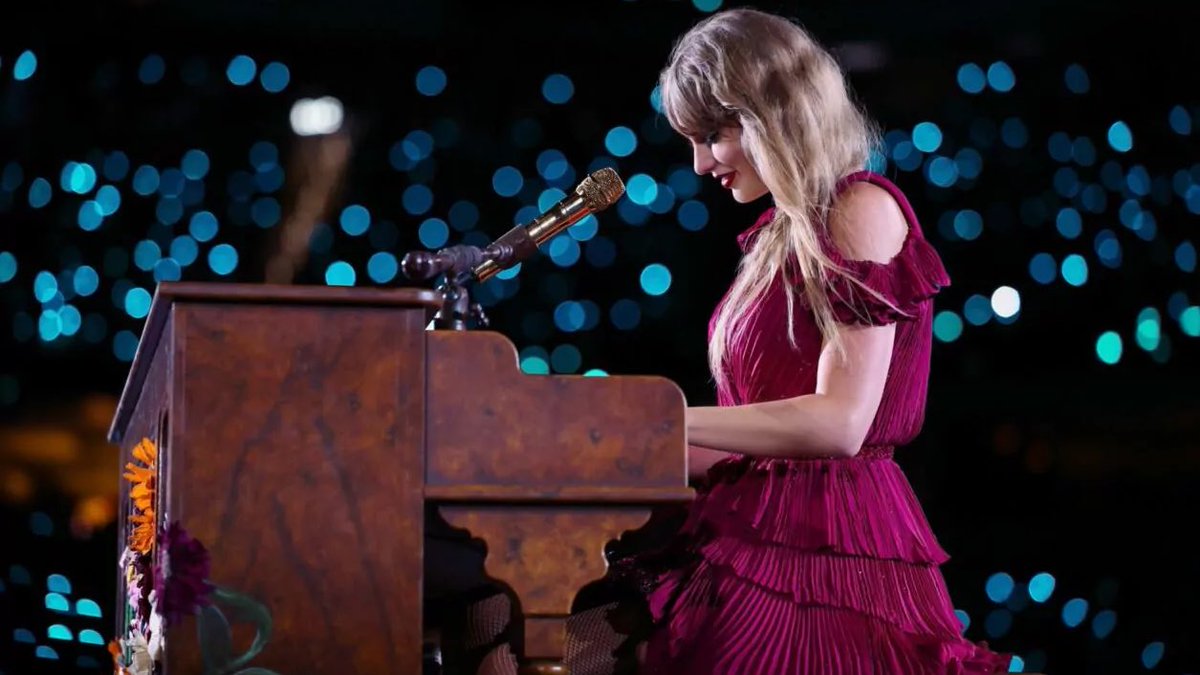 Fake Showbiz News tweet media