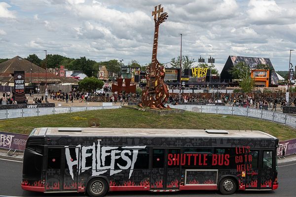 Quel est le chemin le plus court vers l'enfer ? Toutes les infos et astuces à connaître pour se frayer un chemin facilement jusqu'au Hellfest, du 27 au 30 juin prochain, à Clisson, en Loire-Atlantique. 🎸🔥
➡️france3-regions.francetvinfo.fr/pays-de-la-loi…
#hellfest2024 #festival #metal