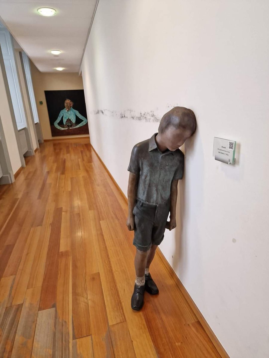 A powerful sculpture by Sophie Muller and a picture that speaks so many sad words .

We can and must do better for our young people.🧠🌱