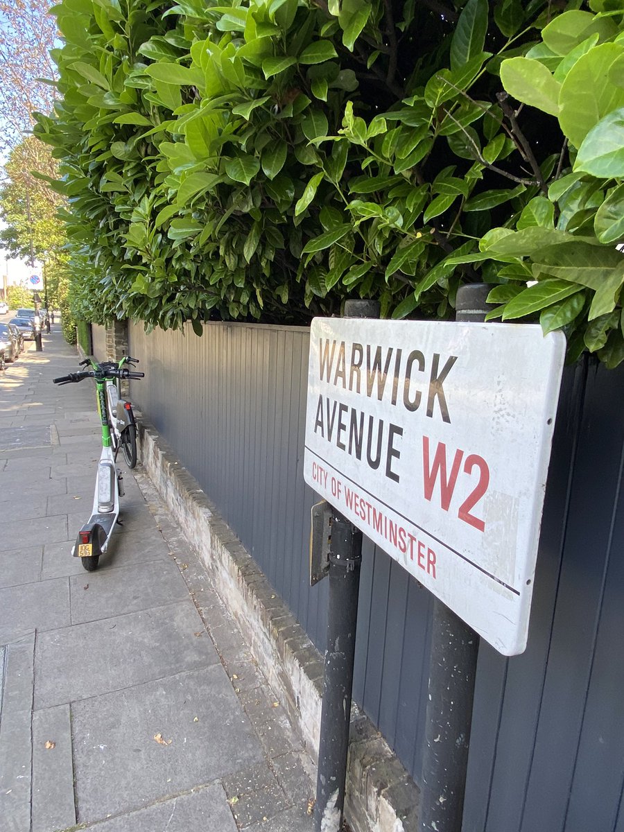 Lorraine__Dean's tweet photo. Sunday morning in #LittleVenice. E-bikes dangerously blocking the pavements so the elderly and disabled cannot pass. Continuing fly tipping are blighting our streets @CityWestminster 
#LabourNotWorking https://t.co/f3c60jvXz9