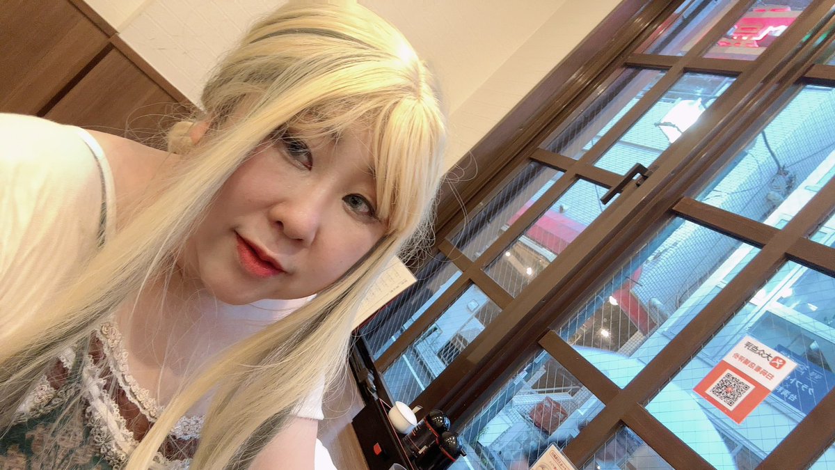 yuuko78m's tweet photo. お腹すいたよ朝ポテトとナゲットだから
早くご飯来てくれーー
#youandmay  #櫻井祐子　#Youa
まだ待ったらところ
ライブ始まるよ　私は19時15分から
朗読スーホの白い馬もやるよ
6月だから結婚ソング持って来た https://t.co/3yQiwufSPA