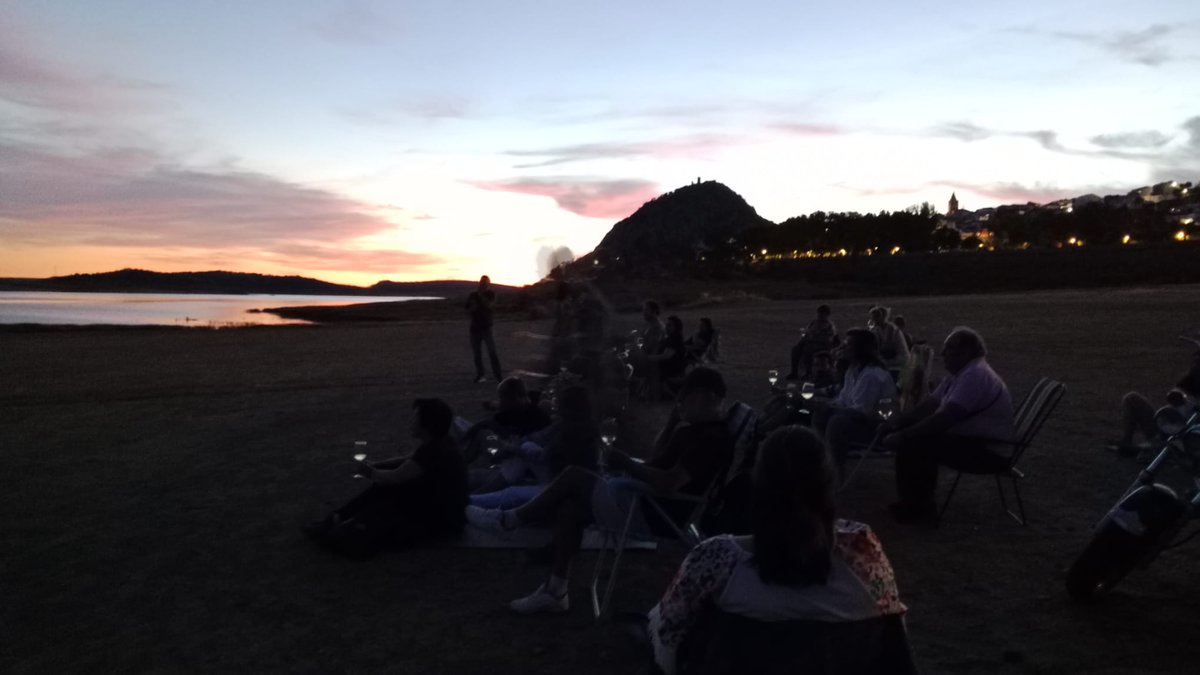 Los cielos extremeños son mágicos, ayer lo pudimos comprobar en Alange, gracias a las explicaciones de Mario Tena, a lo que le sumamos una maravillosa cata de vinos y mostos de <a href="/CataconCati/">Cati Bustillo</a> ¿Qué más se puede pedir? 💫🍷
¡Gracias a las personas que nos acompañaron!