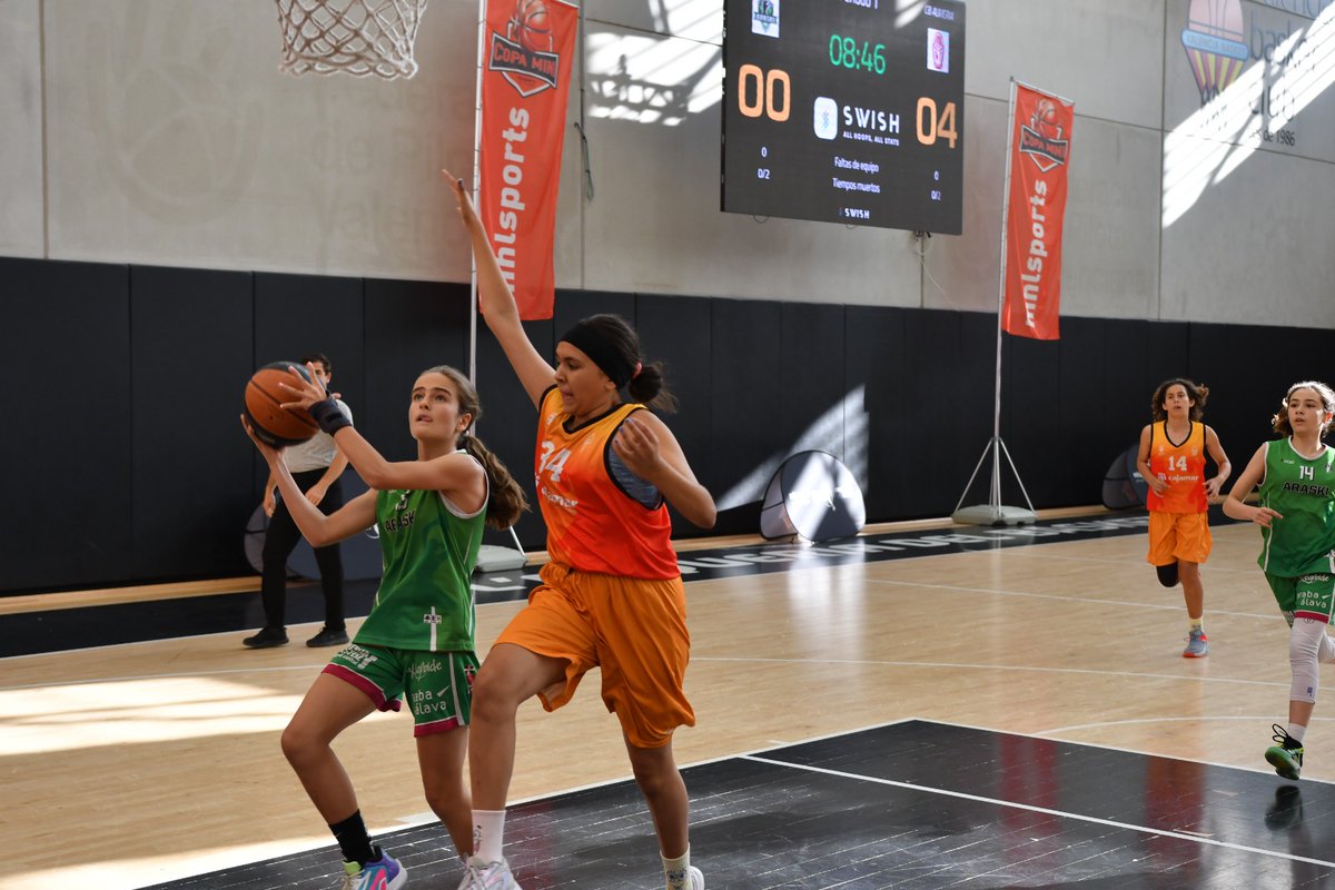 mhlsports's tweet photo. Igualadísima final 2012 femenina entre 2 auténticos equipazos

@Araski vs @cbalmeria https://t.co/PHmwp0CFAN