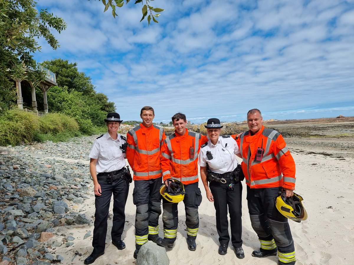 St Clement's Community Police Officer tweet media