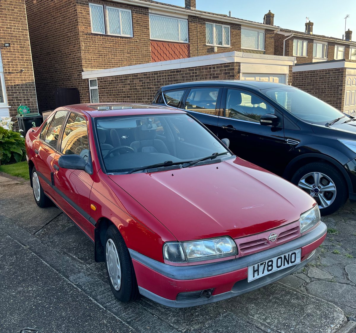A wonderful 1991 Primera spotted last Thursday. I spoke to the owner - she is very fond of the car as it was her fathers and is gradually sorting a few little issues to bring it up to scratch: