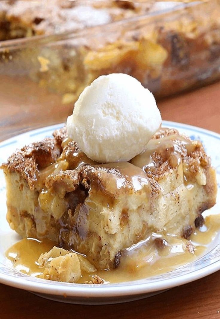 Bread pudding and vanilla ice cream for brekkie this morning. That's a pastry, eh! 😊