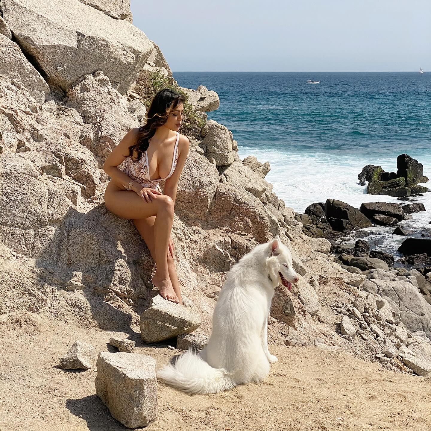 GQw2SeoakAAcZC0?format=jpg&name=large